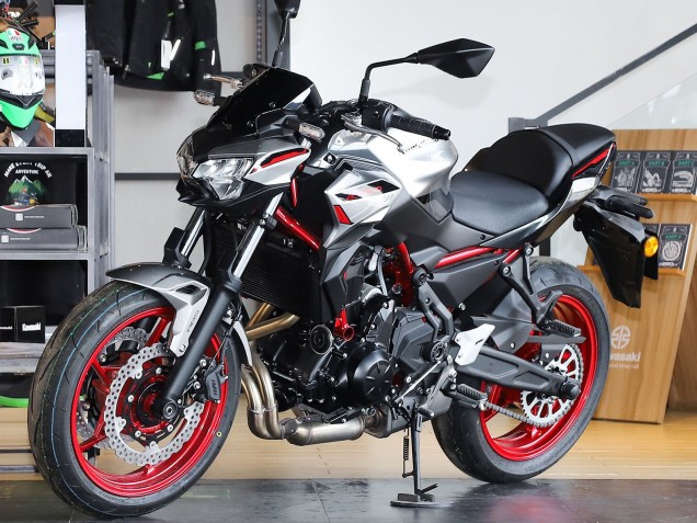 Carenados Moto Kawasaki Ninja Z650 2020-2023 - Negro Plata Rojo